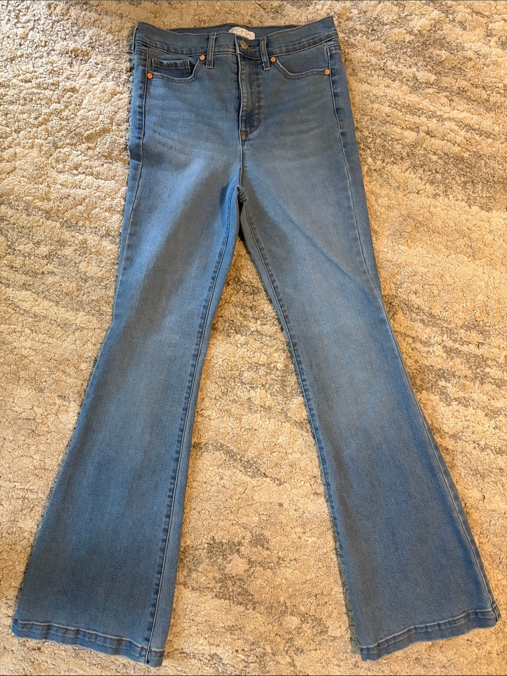 OFFERS open! Sofia Vergara Melisa flare size 4 Classic Women's Blue Flared Jeans
